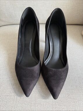 Black Suede Pointed-Toe Heels - Sleek Women's Pumps